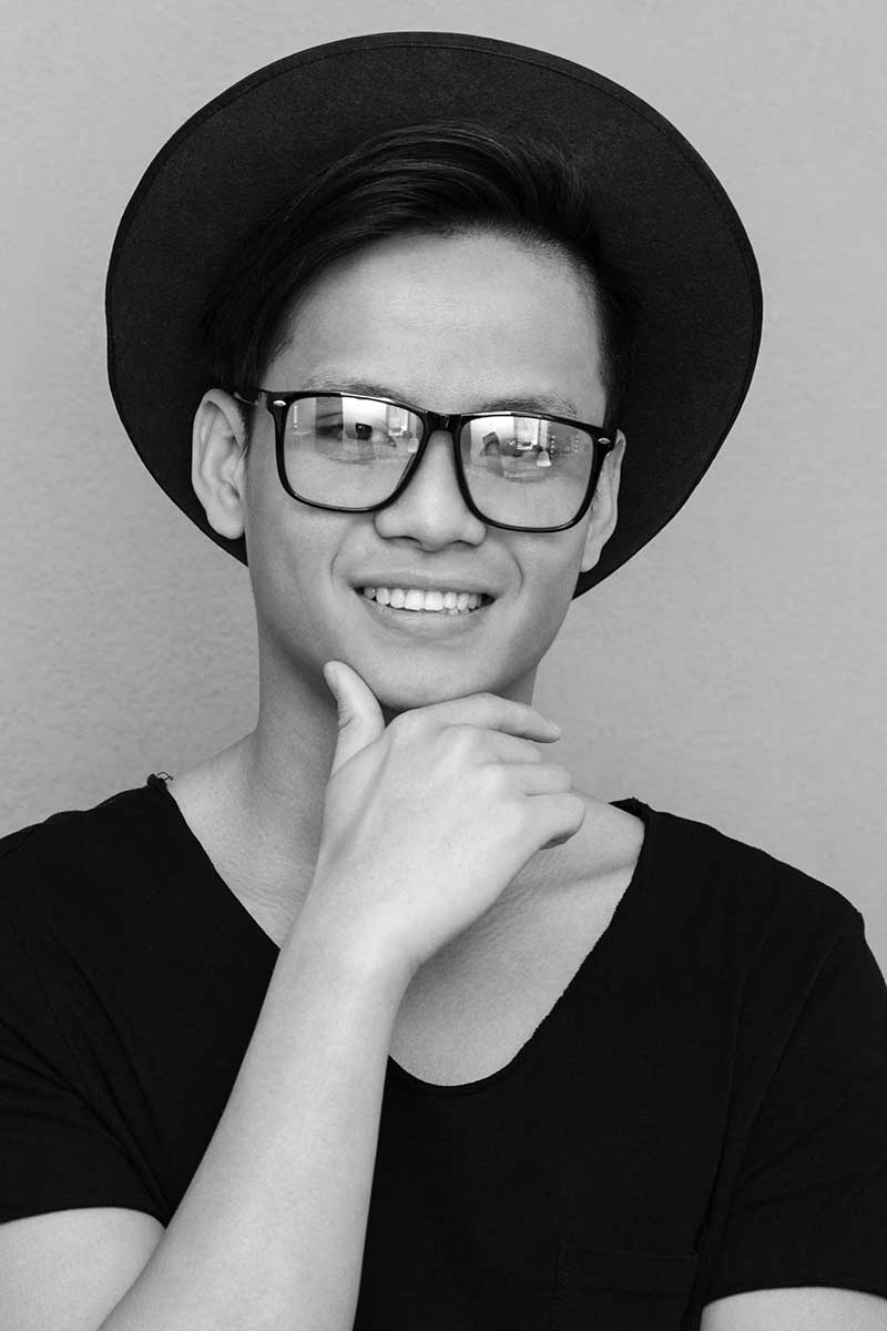 happy-young-asian-man-standing-isolated-over-grey-P55SCMU-portret